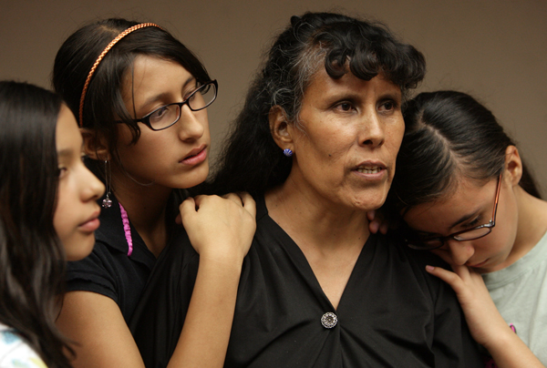 Antonia Campos with daughters Yulissa Nevarrez, Mireya Nevarrez and Milka Nevarrez